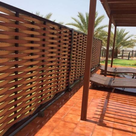  للبيع سواتر خشبية مجدول وشرائح في الرياض